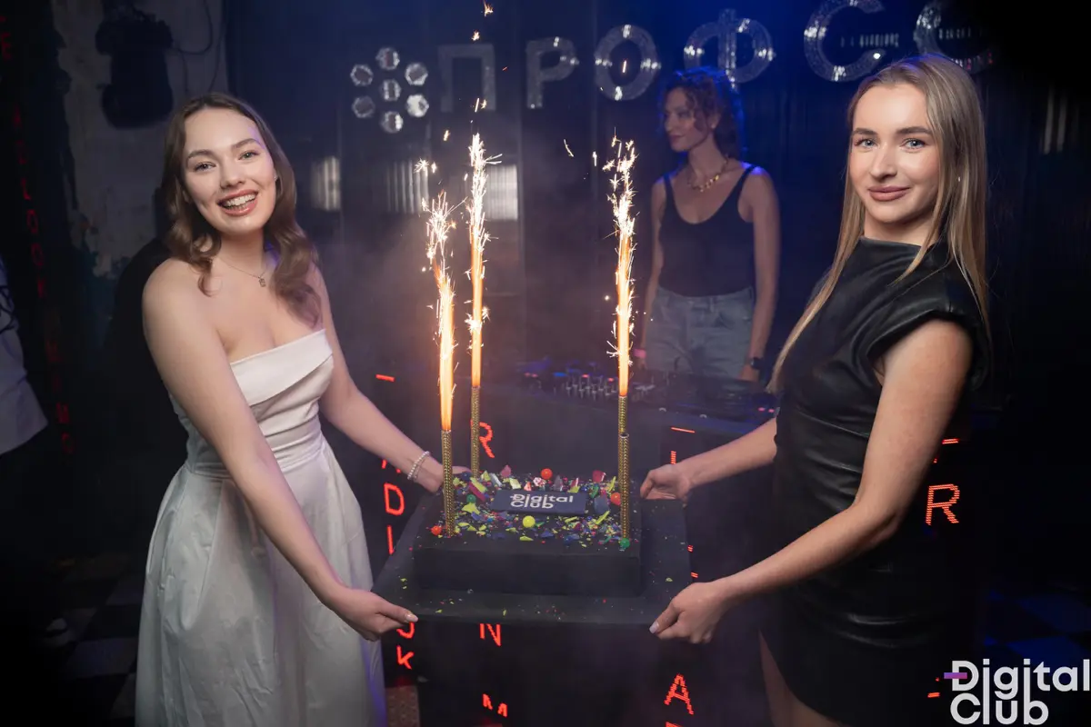 Ну что, рассказываю как прошла вечеринка наших добрых друзей DC Club
Пришли 840 человек! я до сих пор в лёгком шоке, если честно | Сетка — социальная сеть от hh.ru