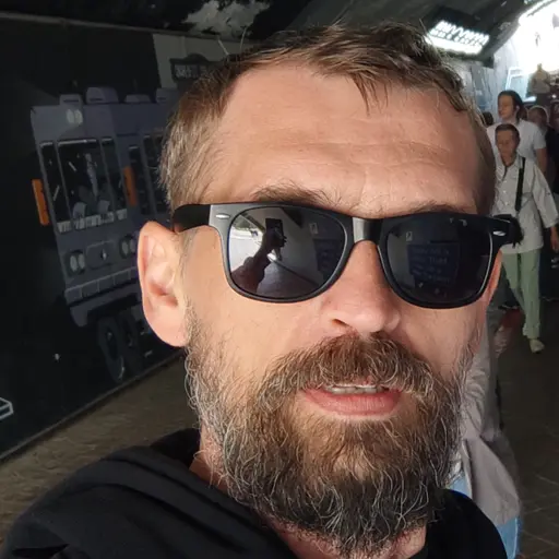 Олег Петров