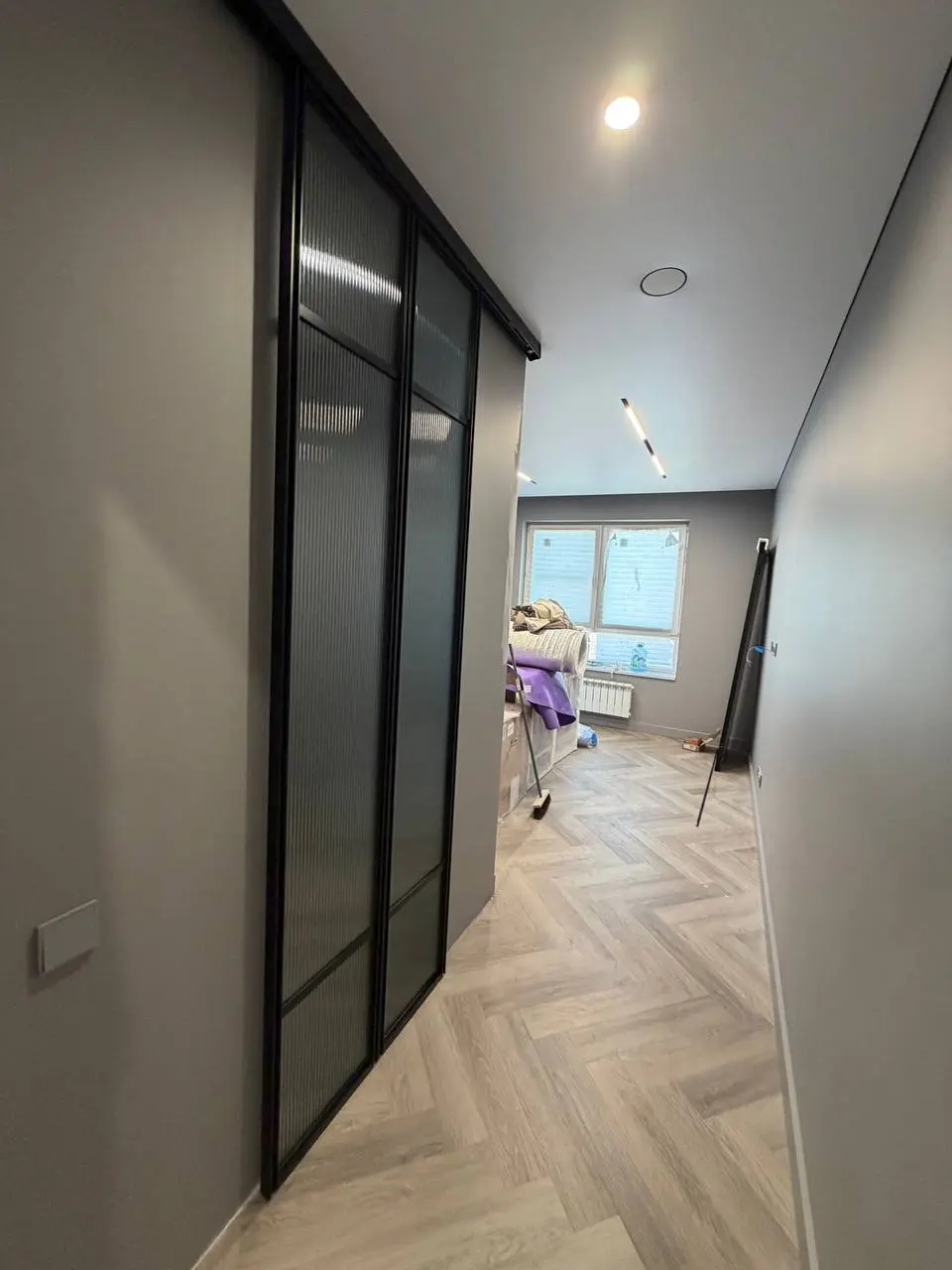 🚪 Не знаете, какую дверь выбрать — распашную или сдвижную?
⠀
Иногда стандартные решения просто не подходят…
🔹 Проём узкий
🔹 Мебель вплотную
🔹 Пол жалко портить
🔹 Другая дверь мешает
⠀
Знакомо? 🙈
В так... | Сетка — социальная сеть от hh.ru