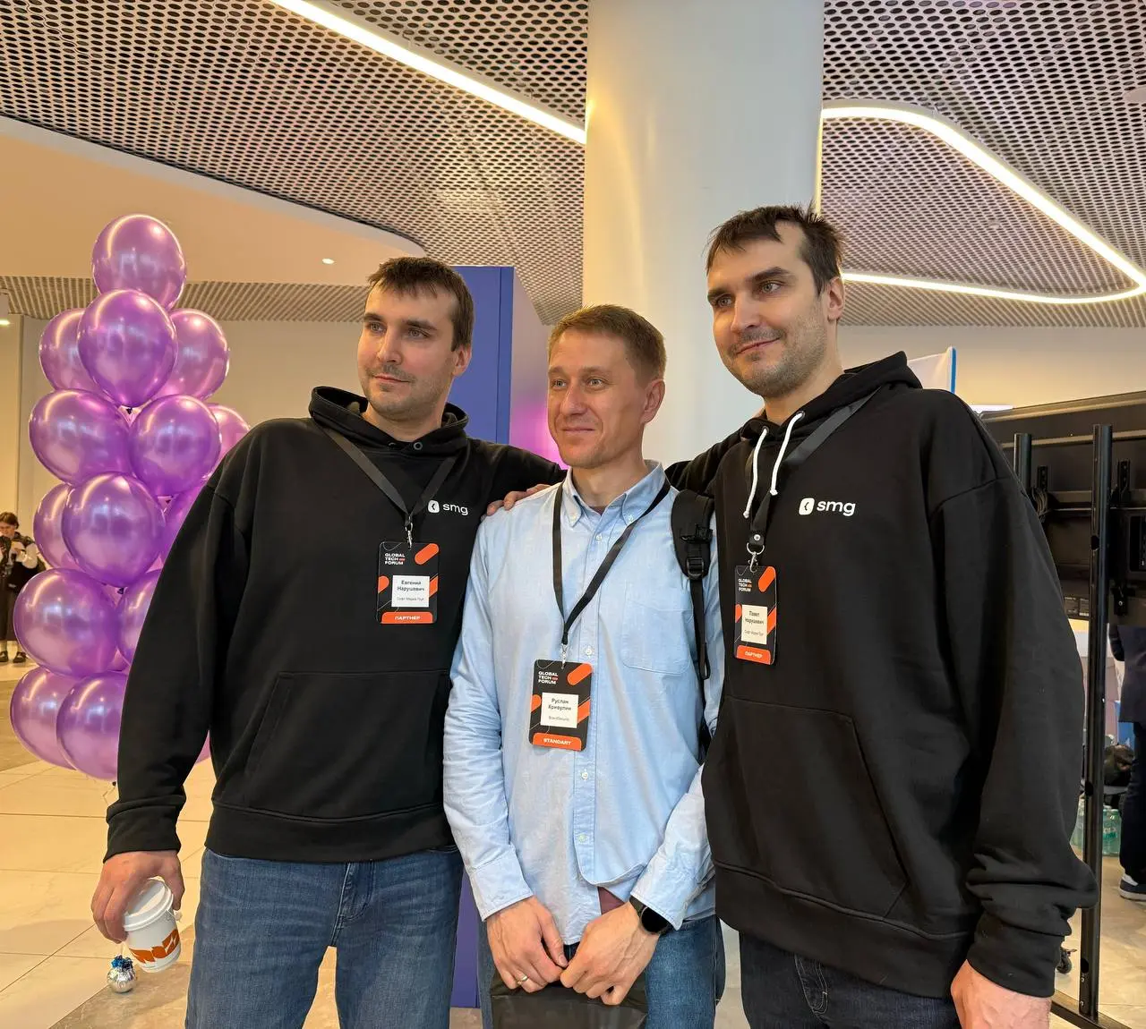 27 марта мы приняли участие в GLOBAL TECH FORUM — конференции-выставке о цифровой трансформации и автоматизации бизнеса 💫
Мы снова были на выставке со своим стендом | Сетка — социальная сеть от hh.ru