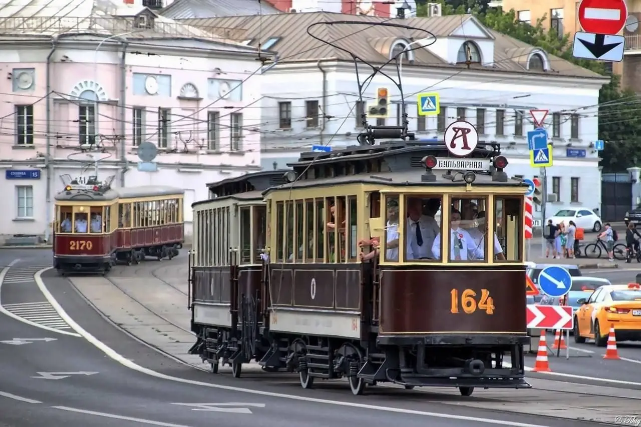Парад трамваев поойдет в Москве 4 апреля.
В честь 127-летия столичного трамвайного движения по городу проедут 16 исторических вагонов разных эпох | Сетка — социальная сеть от hh.ru