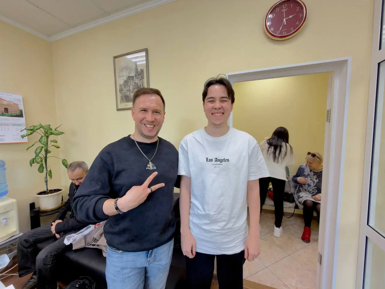 Все ругают Avito. Я на нём заработал первые миллионы. И только что продал квартиру покупателю из Иркутска.
Модно стало хейтить Avito. Но пока одни ругают — другие продают. За 13 дней | Сетка — социальная сеть от hh.ru