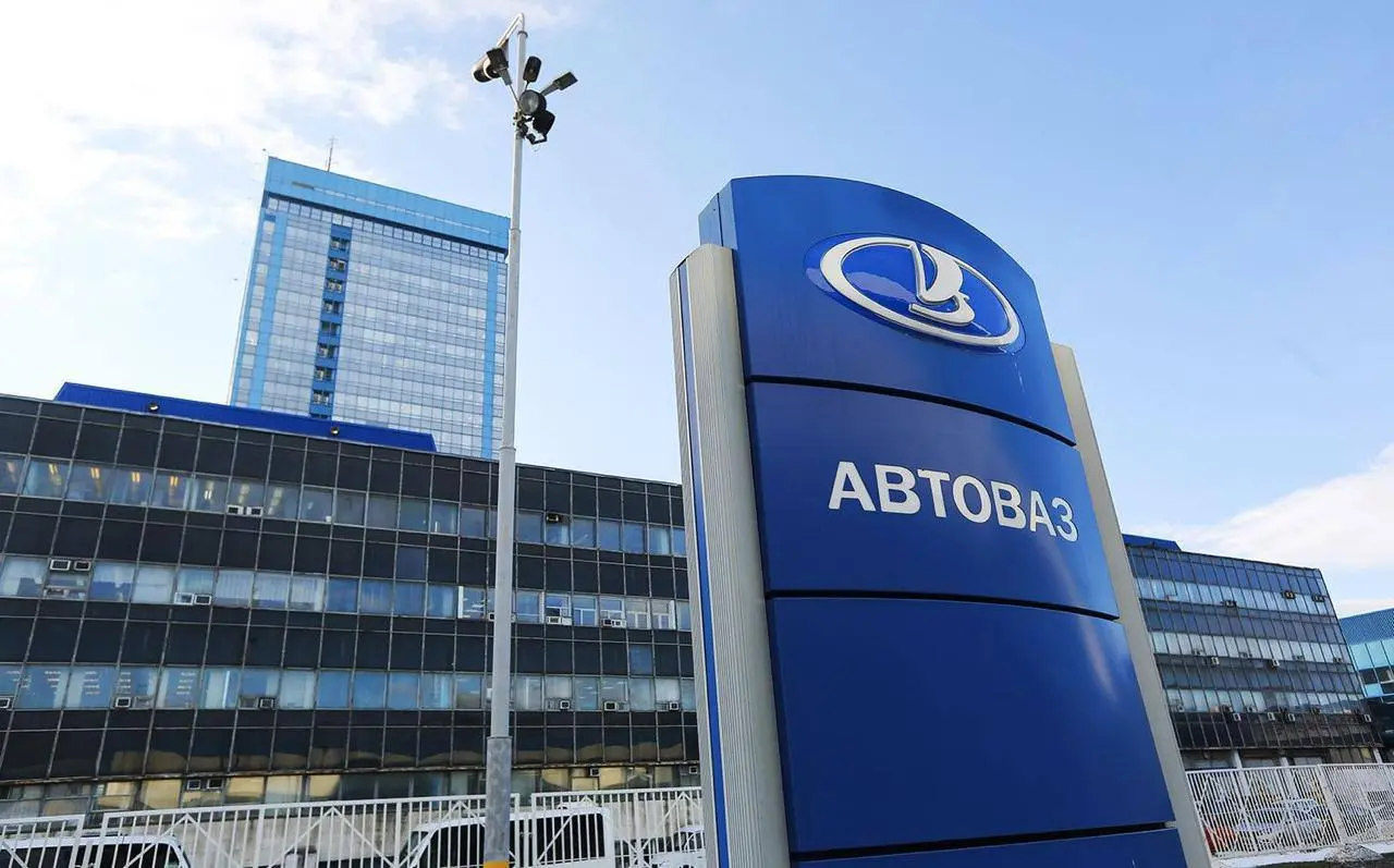 🚗 «АвтоВАЗ» остановит производство на 17 дней — Mash
Конвейеры перестанут работать с 27 апреля по 17 мая. Часть дней закроют переносом отпуска, часть — оплатой в две трети зарплаты | Сетка — социальная сеть от hh.ru