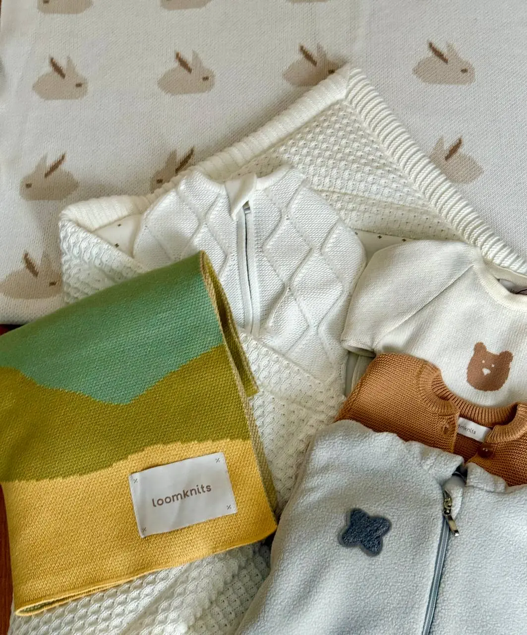 Разбираем кейс: как продвигать детские бренды
За брендом Loomknits я наблюдаю несколько лет, их пледы и конверты для выписки – это эстетический праздник | Сетка — социальная сеть от hh.ru