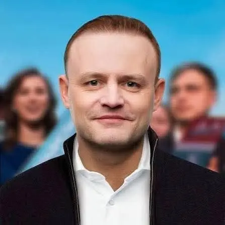 Призываю Минцифры остановиться
Пишет Даванков, это партия Новые люди и известный бизнесмен.
Цифровизация — одна из сфер, где Россия действительно была мировым лидером. Не на словах — на деле | Сетка — социальная сеть от hh.ru