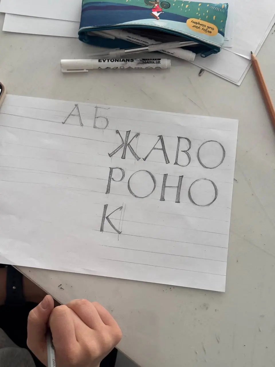 Со студентами коммуникационного дизайна мы решили погрузиться в антиквы. И в этот раз посвящаем им не один урок, как на прошлом курсе, а целых три | Сетка — социальная сеть от hh.ru
