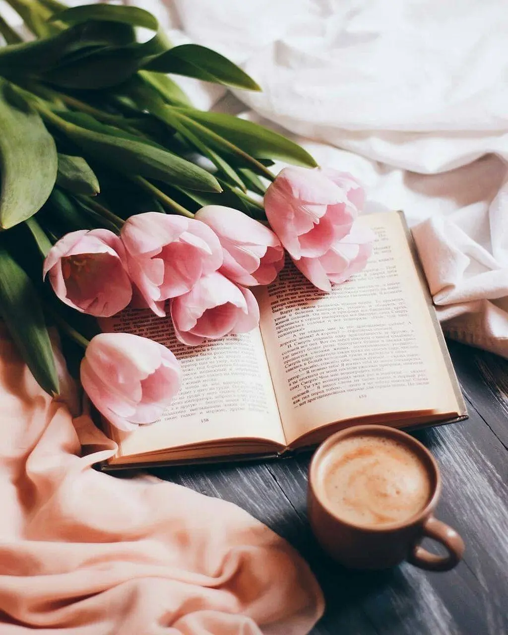 Книжная суббота
Слышали про филгуд романы? Это книжки, после прочтения которых у вас на душе тепло-тепло и есть надежда, что в конечном итоге все будет хорошо | Сетка — социальная сеть от hh.ru