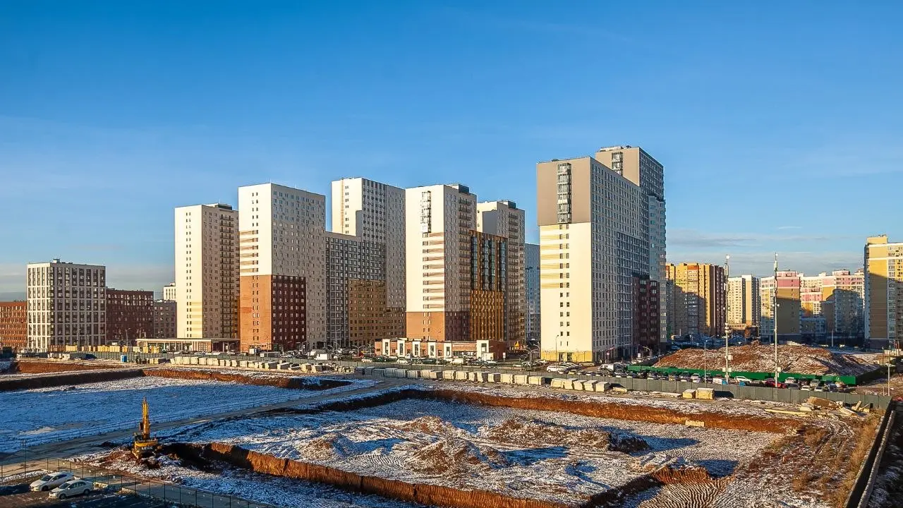 БЫЛО/СТАЛО
#петровичевагент
Сегодня у нас совмещённые рубрики
Вид из окна и было/стало.
Период два года. | Сетка — социальная сеть от hh.ru
