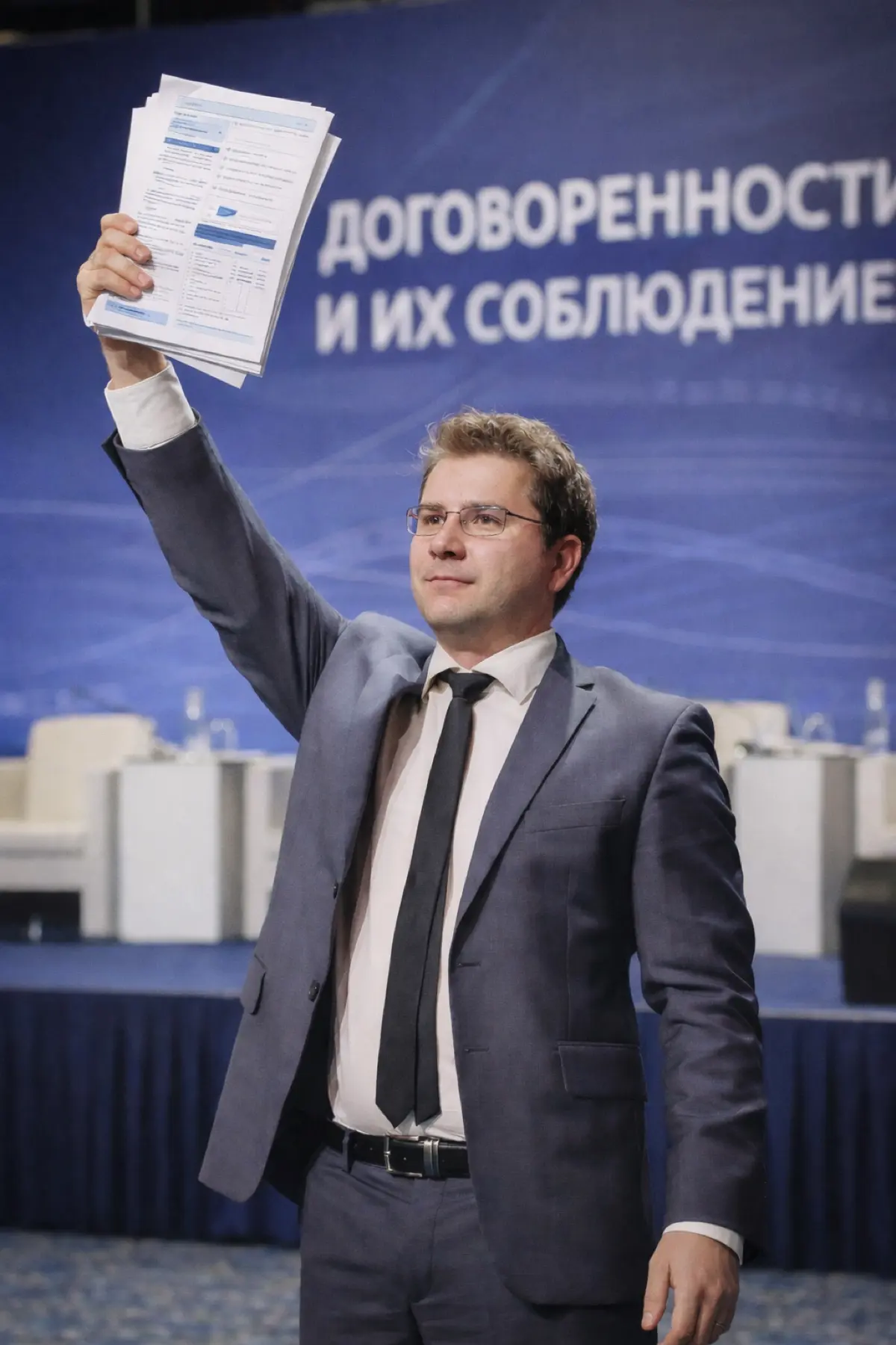 Есть удивительно хрупкая фраза, на которой держится множество будущих проблем. Звучит она так: ну мы же вроде договорились.
Слово «вроде» вообще испортило огромное количество человеческих отношений | Сетка — социальная сеть от hh.ru