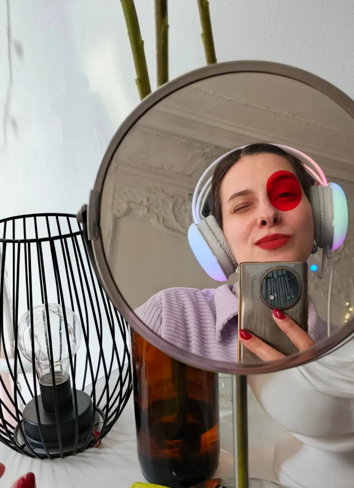 Привет, Сетка!
Я Катя. Дизайнер в креативном агентстве — делаю визуал для SMM. Стараюсь, чтобы бренды в ленте выглядели не как «ещё один пост по контент‑плану», а как что‑то живое | Сетка — социальная сеть от hh.ru
