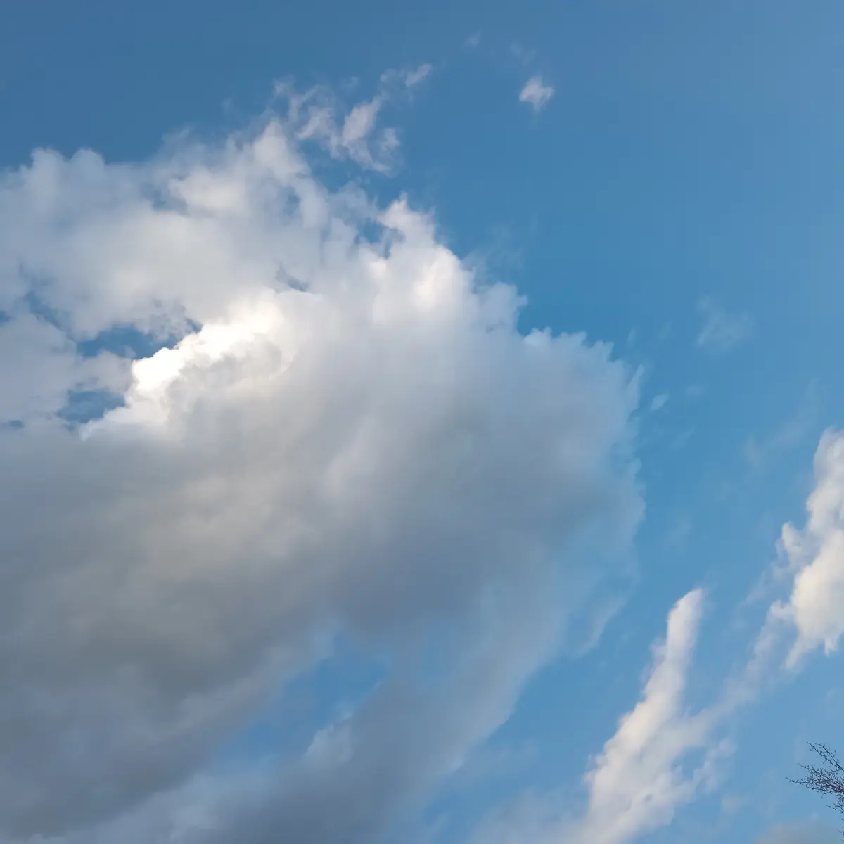 Чистое небо -для ясности мыслей. ☁️
Тишина - для внутреннего спокойствия. 🧘‍♀️
Коллаген - для структуры и прочности. 🧬 | Сетка — социальная сеть от hh.ru