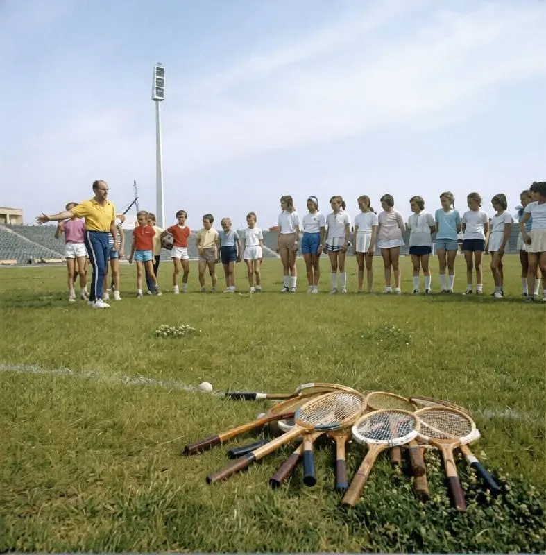 Занятия в теннисной детской школе Дворца спорта "Локомотив". 1975 год. | Сетка — социальная сеть от hh.ru