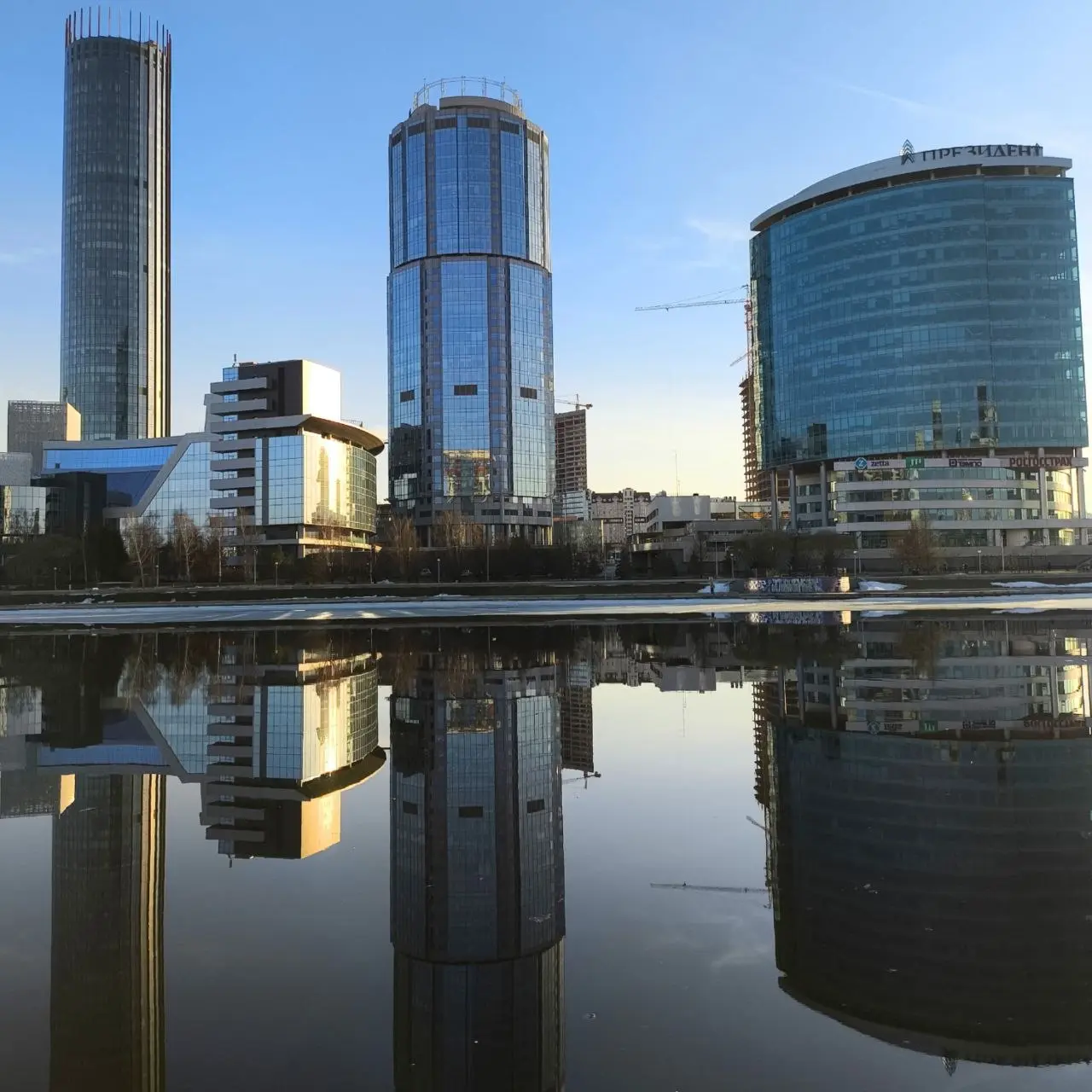 На днях гоняли с лидерами в грузинский ресторан, чтобы поздравить одного тигра с днём рождения. И я впервые попробовала долму, мне зашло.
Очень нравится, как быстро поменялась погода, и стало тепло | Сетка — социальная сеть от hh.ru