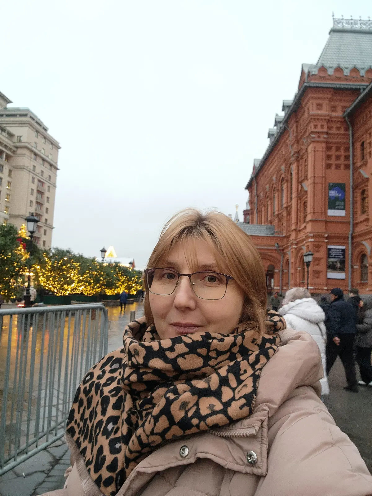 Долго наблюдала за «Сеткой». Подглядывала, молчала. А теперь поняла: тянет сюда.
Мой путь начался с медицины в 90-х: фельдшер скорой, массажист, свой кабинет в Краснодаре | Сетка — социальная сеть от hh.ru