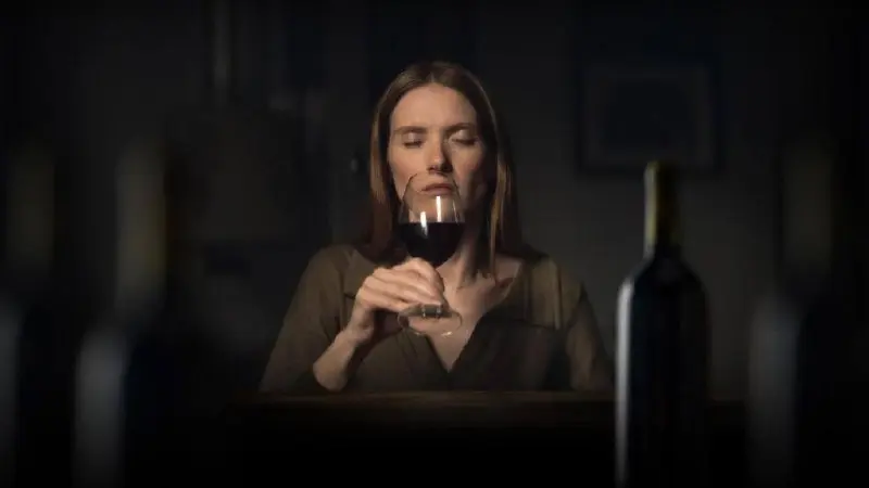 Капли Бога (Les Gouttes de Dieu, 2023-2026)
Странно, что я не писала об этом сериале раньше, потому что это кино попадает сразу в несколько моих зон интереса | Сетка — социальная сеть от hh.ru