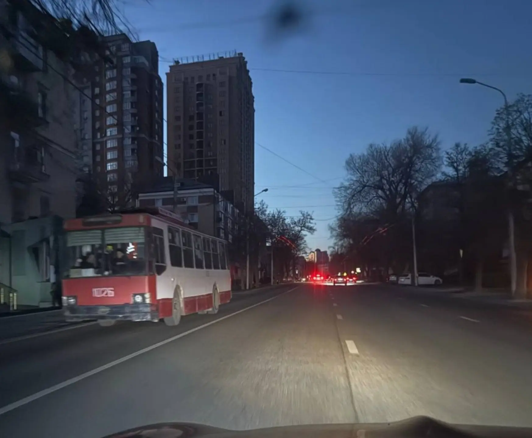 Добрый вечер!
Завтра в Донецке на 2℃ прохладнее
Прогнозируется от +4℃ до +17℃
🌤 Небольшая облачность
• 00:00: 🌙️ +7℃ 🌀 22 ☂️ 2%
• 03:00: 🌙️ +5℃ 🌀 20 ☂️ 2%
• 06:00: ☀️️ +4℃ 🌀 21 ☂️ 2%
• 09:00: ☀️️ +10℃... | Сетка — социальная сеть от hh.ru