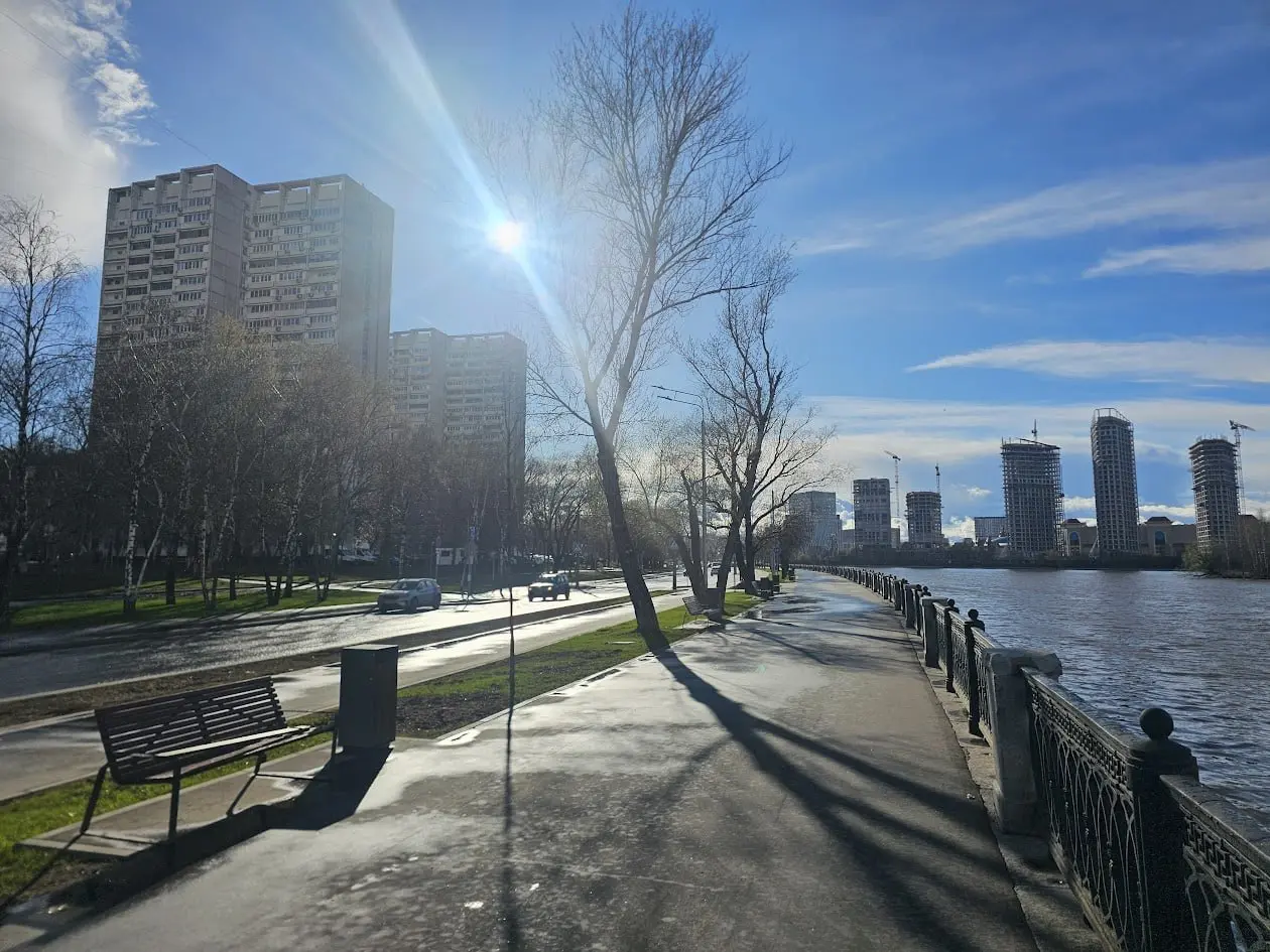 В Москве хоть и похолодало немного, но все равно красиво и пахнет весной. У вас же были хорошие выходные?) А мы едем в Miks Karting поддерживать Влада на 8м этапе турнира Miks Junior. | Сетка — социальная сеть от hh.ru