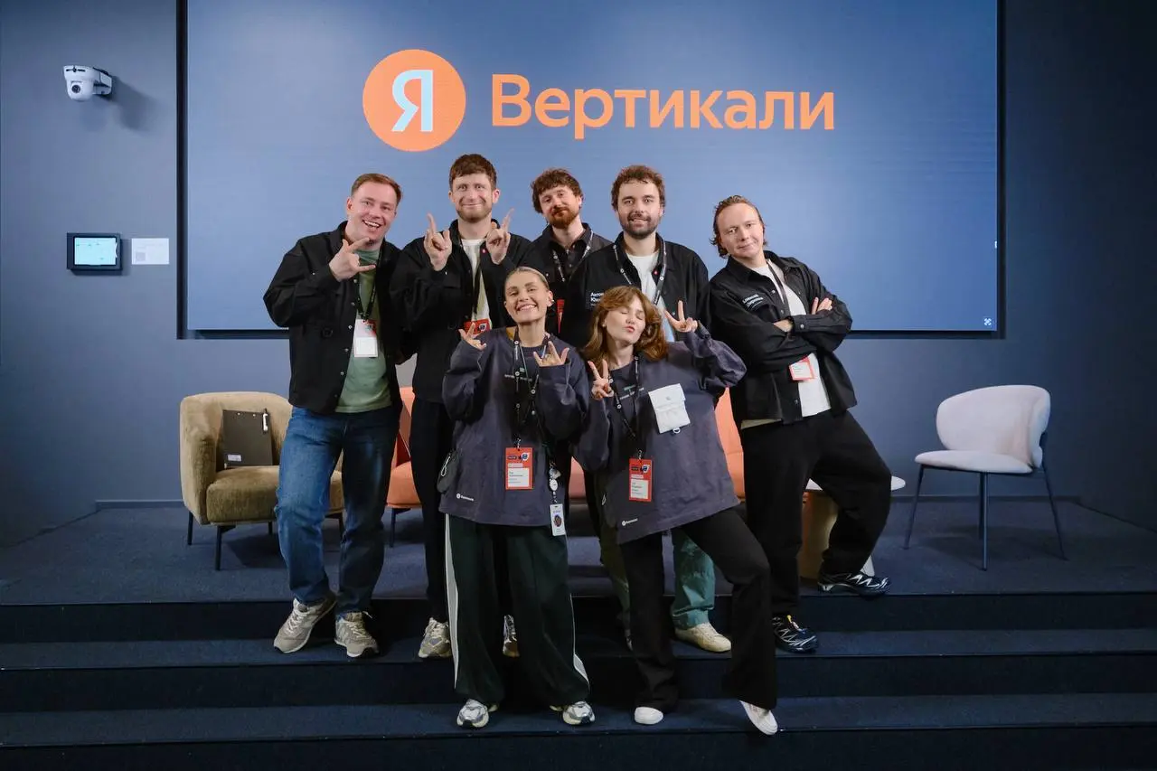 Вчера провели продуктовый митап Яндекс Вертикалей
Я побывал в качестве:

соведущего;
айти стендапера;
Нурлана Сабурова (вел «Что было дальше?» в формате продуктовых историй)

шутка про отъезд в Казахс... | Сетка — социальная сеть от hh.ru