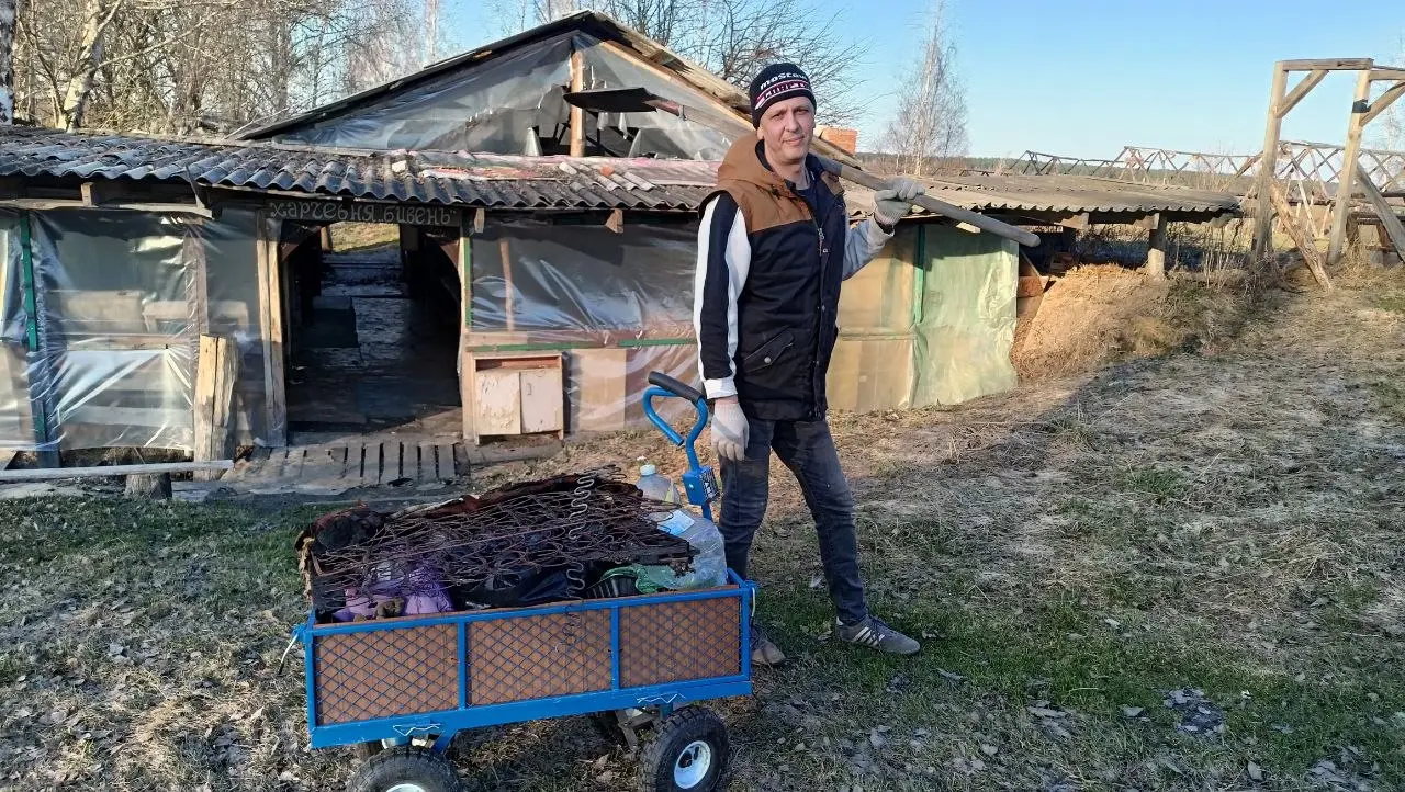 ПЕРВОЦВЕТЫ-ВАНДАЛЫ: СЕЗОН ОТКРЫТ 🌼🔨
В эти выходные добрались наконец до нашего археологического лагеря. Снег сошел, можно оценить урон.
Это как традиция: первая поездка весной = ревизия разрушений | Сетка — социальная сеть от hh.ru