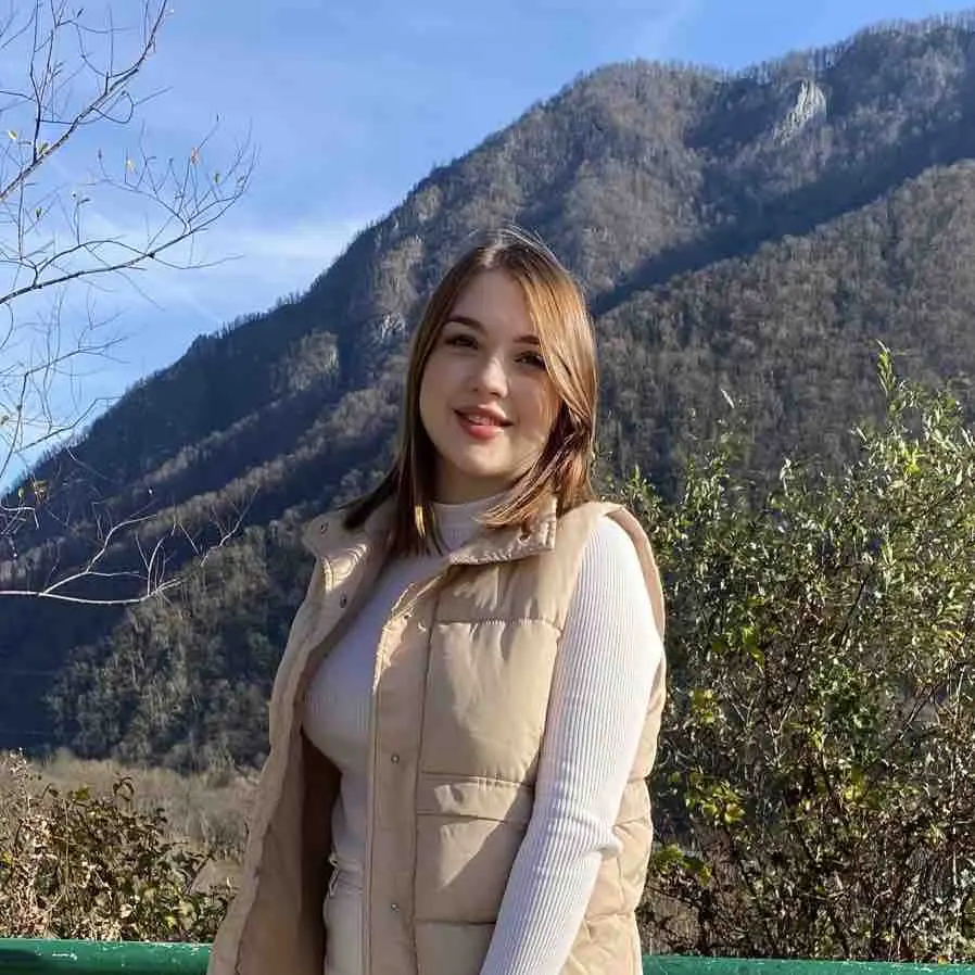 Александра Шаповалова