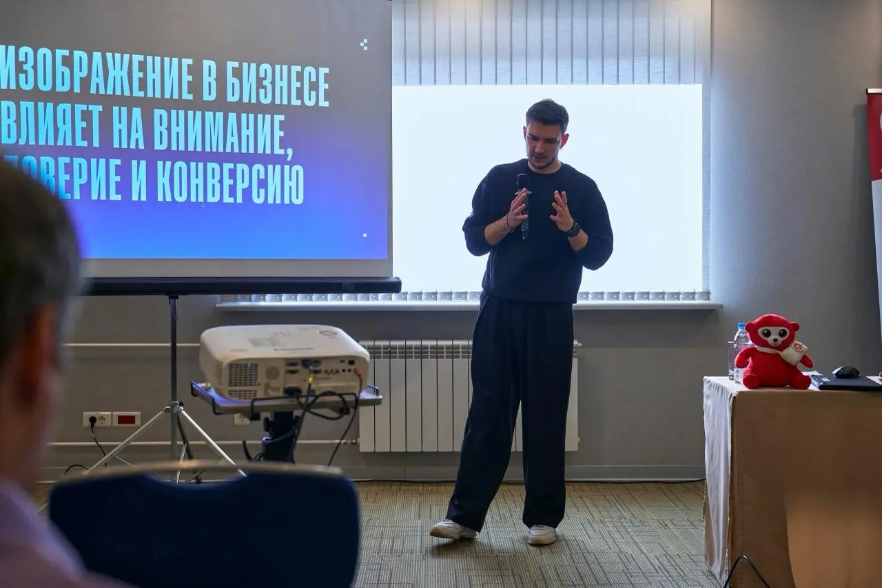 Выступил на мероприятии от Фотобанка Лори. Рассказал о том, почему одни изображения продают, а другие нет, как картинка влияет на доверие, считывание и решение человека в первые секунды | Сетка — социальная сеть от hh.ru