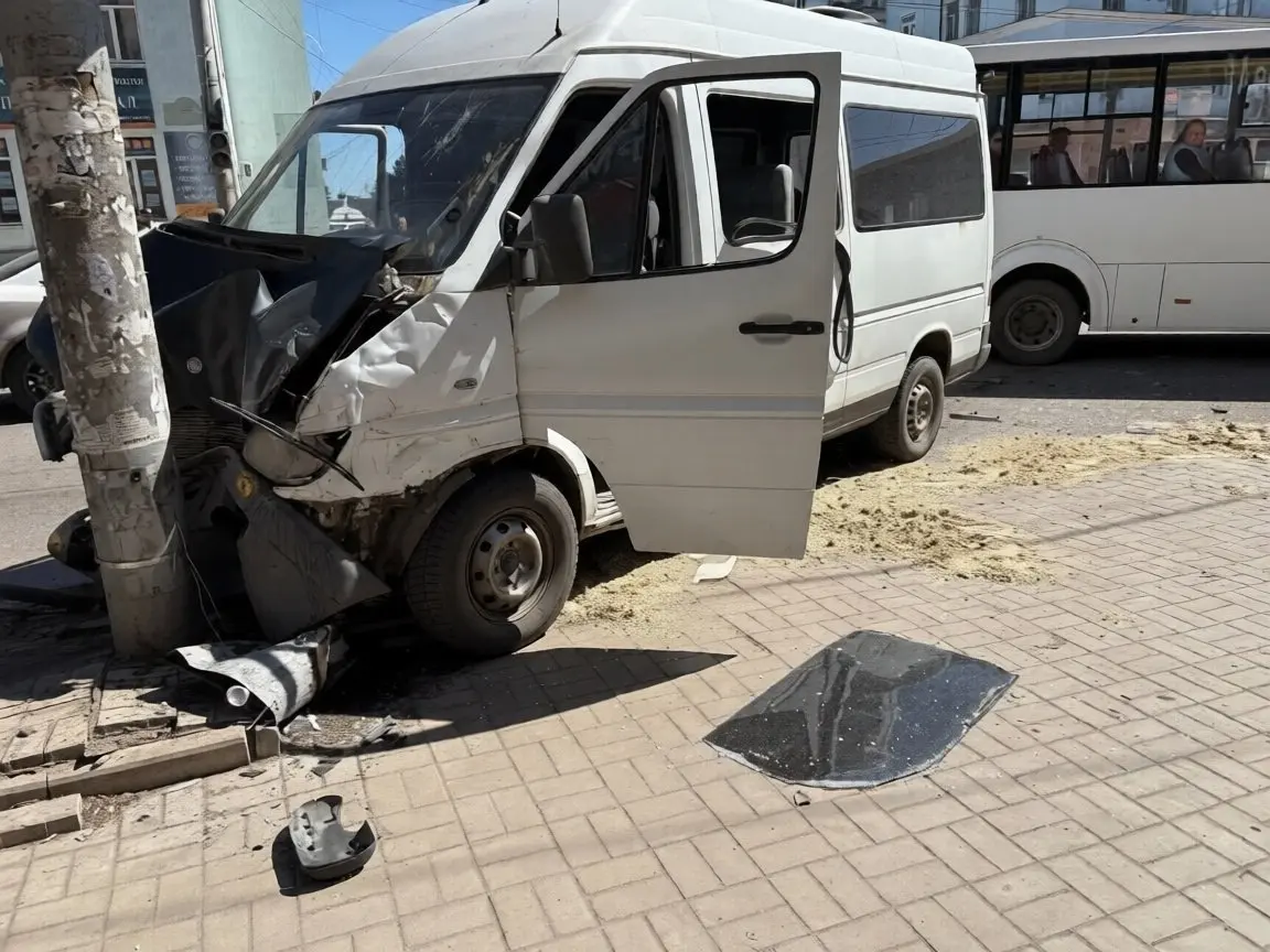 фото с места ДТП на ул. Ленина в Макеевке | Сетка — социальная сеть от hh.ru