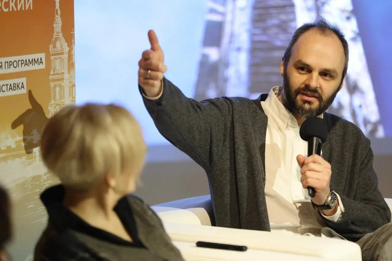 Вчера в совершенно прекрасной компании мы говорили о руинах в городе. Глубоко, с разных сторон, с юмором — в общем, чистый кайф | Сетка — социальная сеть от hh.ru