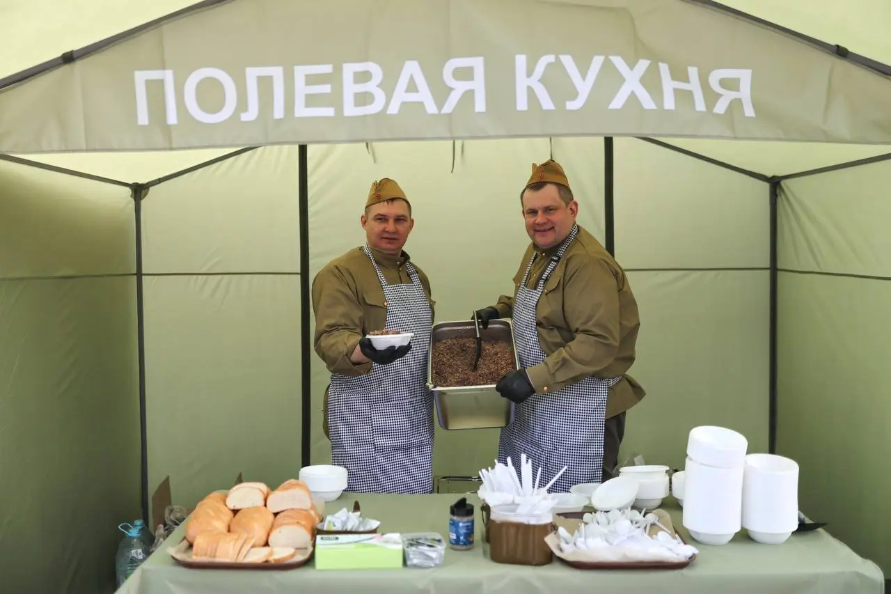 День памяти.
День соединения.
День мира.
Для нас 9 мая начинается - 7 мая.
И каждый год мы с трепетом создаём единое пространство памяти для ООО «Ходынский парк» — живое, тёплое, настоящее | Сетка — социальная сеть от hh.ru