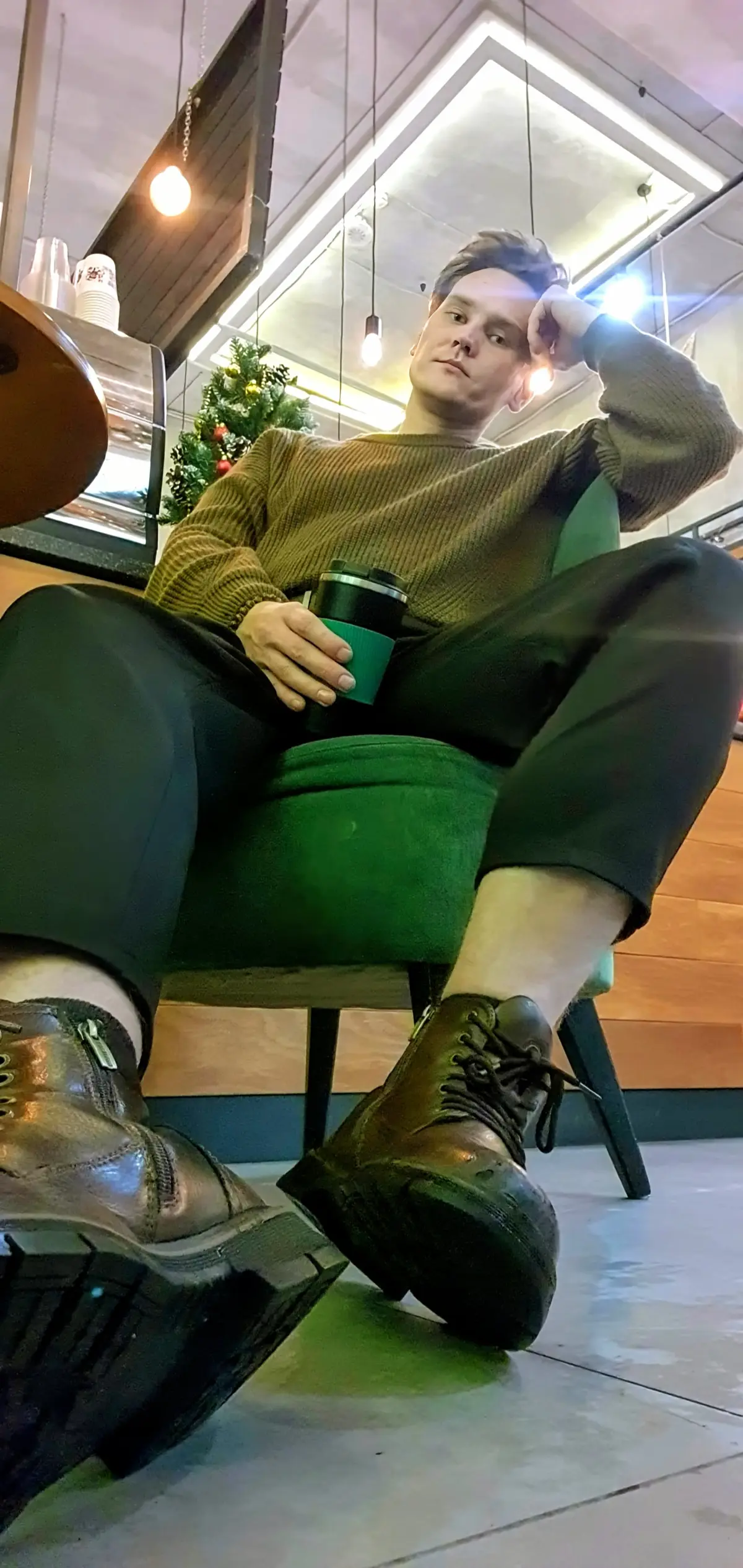 Только что вернулся сюда с трансляции «Поиск с Алисой ИИ 202 | Сетка — социальная сеть от hh.ru