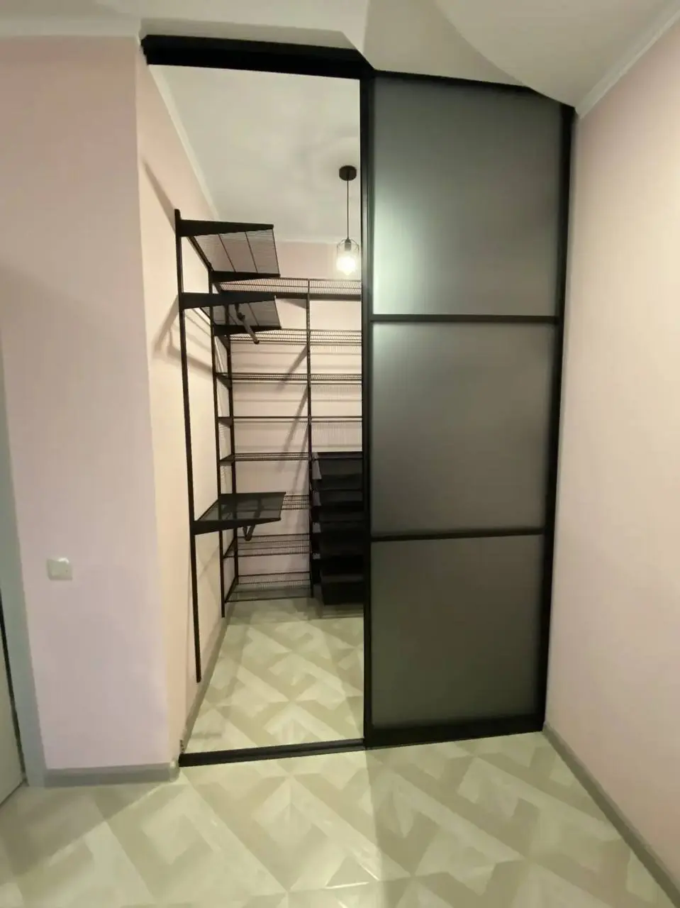 🚪 Двери-купе: красиво, удобно и без компромиссов
(особенно, если они от нас 😉)
Знаете, в чём магия хороших дверей-купе?
Они не просто экономят место — они делают вашу квартиру более удобной, тихой и с... | Сетка — социальная сеть от hh.ru