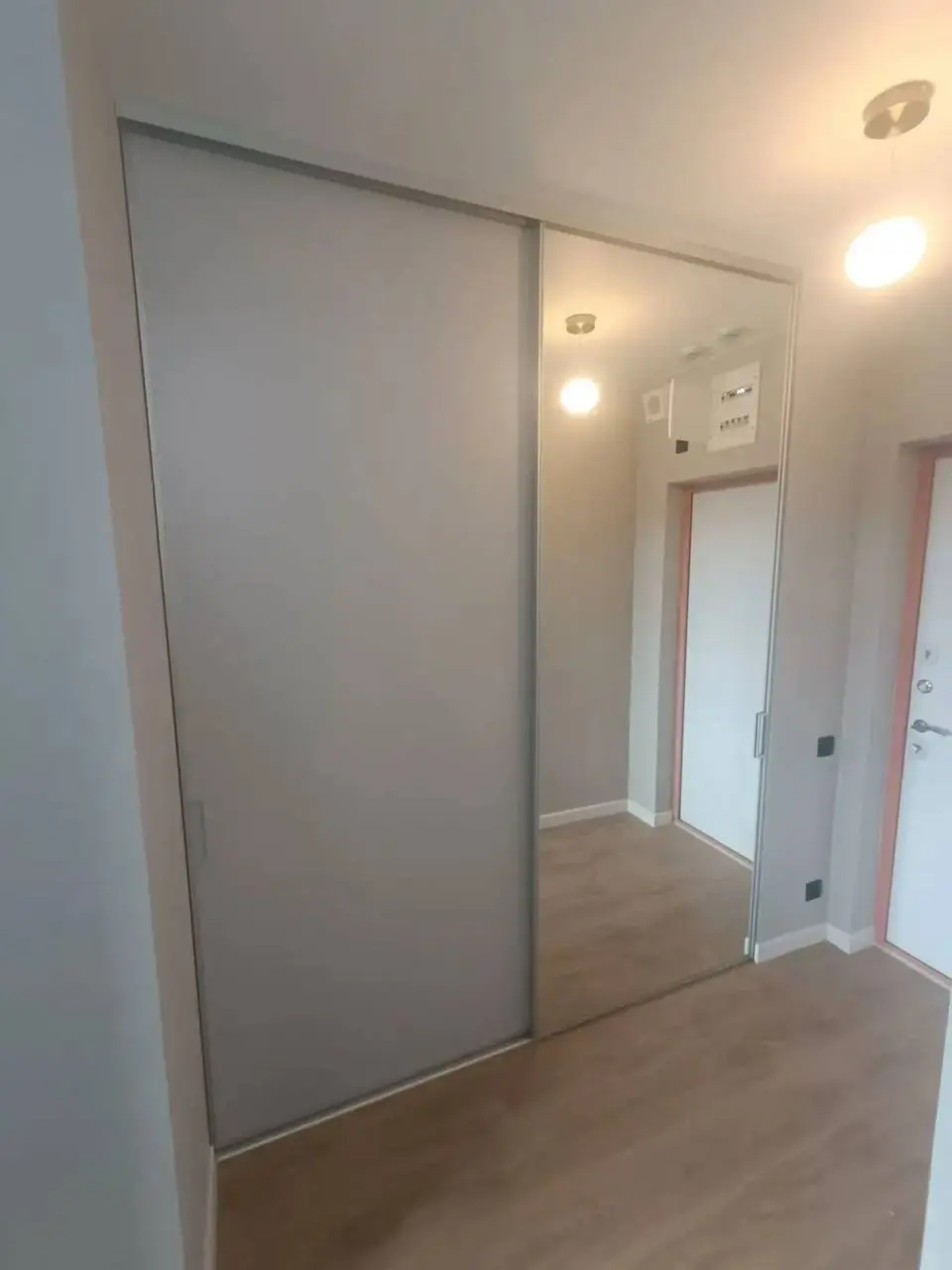 🚪 Двери-купе: красиво, удобно и без компромиссов
(особенно, если они от нас 😉)
Знаете, в чём магия хороших дверей-купе?
Они не просто экономят место — они делают вашу квартиру более удобной, тихой и с... | Сетка — социальная сеть от hh.ru