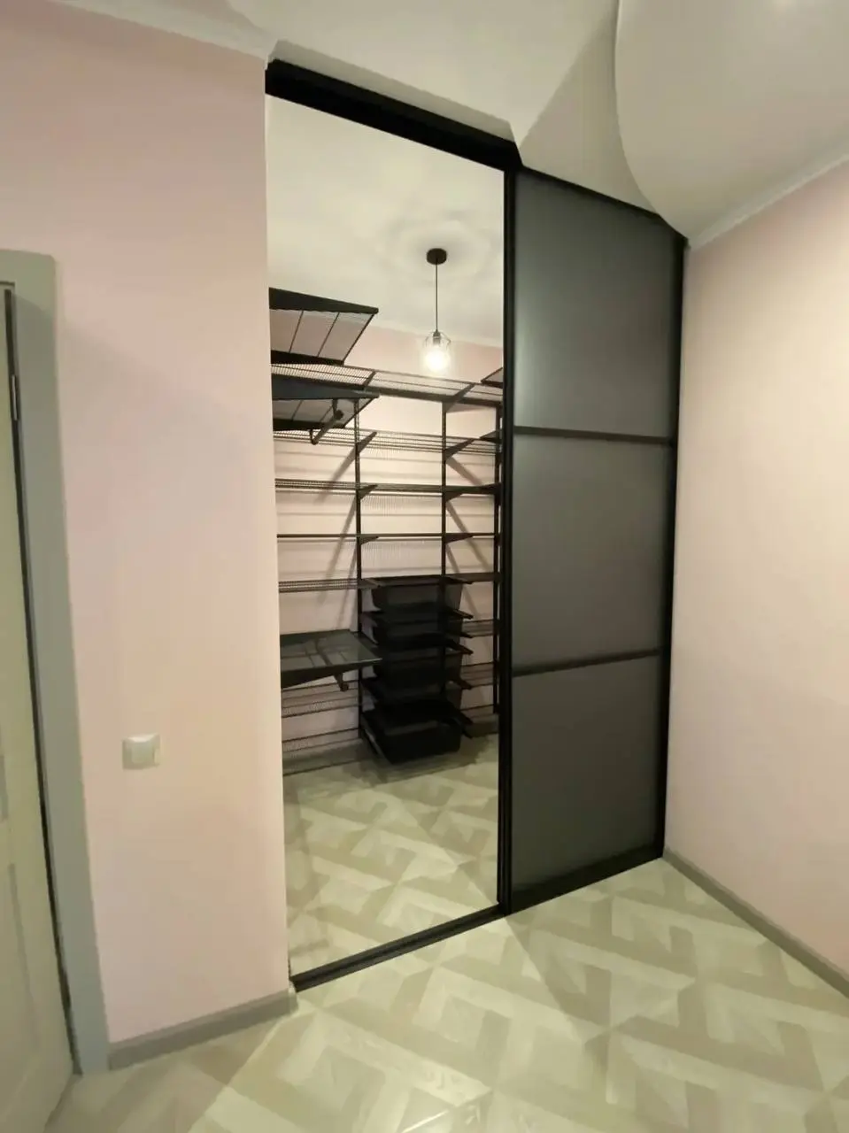 🚪 Двери-купе: красиво, удобно и без компромиссов
(особенно, если они от нас 😉)
Знаете, в чём магия хороших дверей-купе?
Они не просто экономят место — они делают вашу квартиру более удобной, тихой и с... | Сетка — социальная сеть от hh.ru