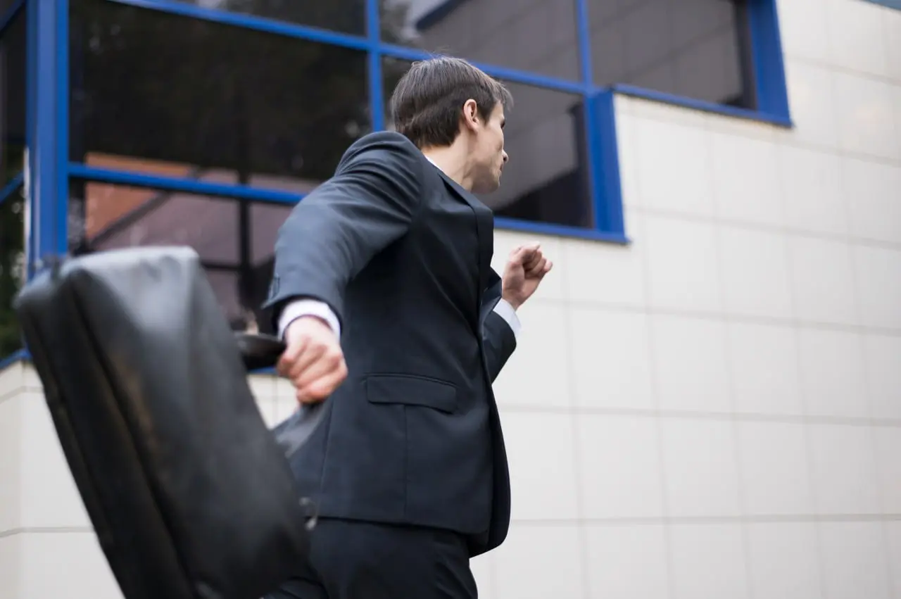 ЧТО ЗАСТАВИТ ВАС ВЕРНУТЬСЯ К БЫВШЕМУ РАБОТОДАТЕЛЮ?Давайте сразу начнем со спойлеров. Это не деньги. Лучше представьте себе, что вы уволились. Нашли новое место, отработали какое-то время | Сетка — социальная сеть от hh.ru