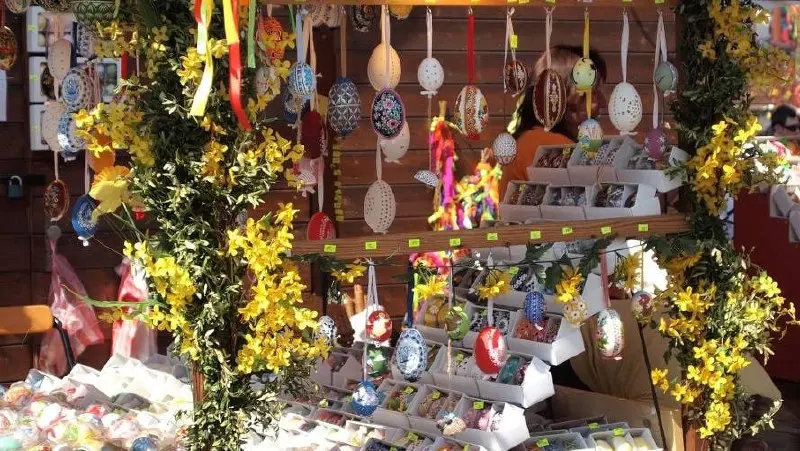 🥚 Предпасхальная ярмарка пройдет в Ставрополе 11 апреля
На площади 200-летия с 8 до 16 часов пройдёт ярмарка.
Можно будет купить куличи, яйца, творог, масло, молоко, мясо, рыбу, фрукты, овощи и зелень | Сетка — социальная сеть от hh.ru