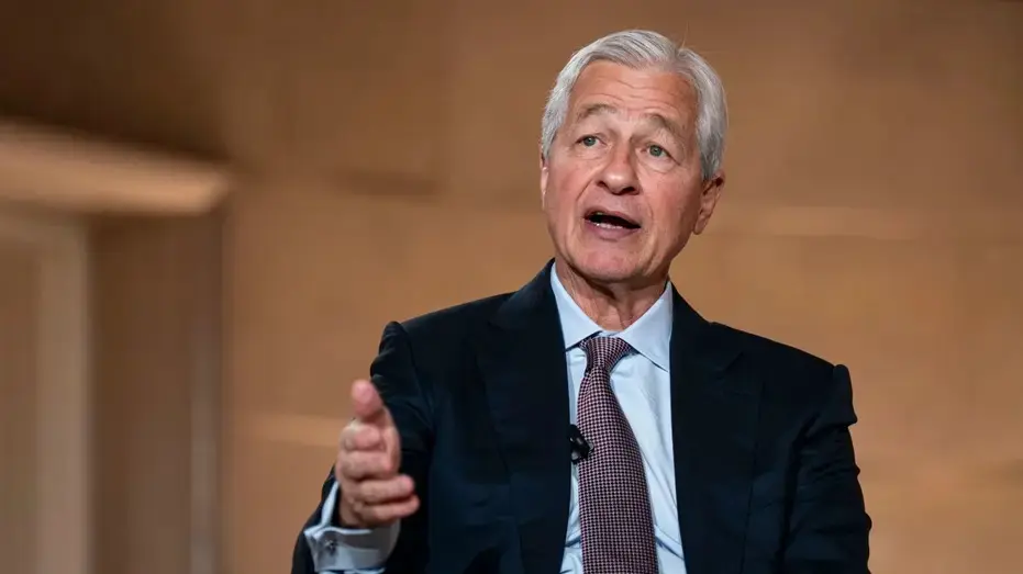 Глава JPMorgan, Джейми Даймон признал блокчейн-компании конкурентами банков:
Речь идёт о стейблкоинах, смарт-контрактах и токенизации | Сетка — социальная сеть от hh.ru