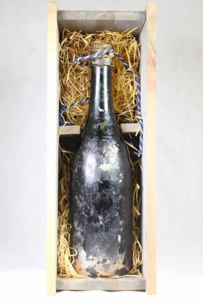 Погребные , но не погребенные шедевр
Сегодня обсуждаем «серого кардинала» аукционов — вино! 🍷
Какие, почему и зачем легендарные винные лоты ежегодно уходят с молотка за сотни тысяч долларов? Будем раз... | Сетка — социальная сеть от hh.ru