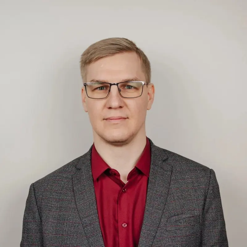 Денис Иванов