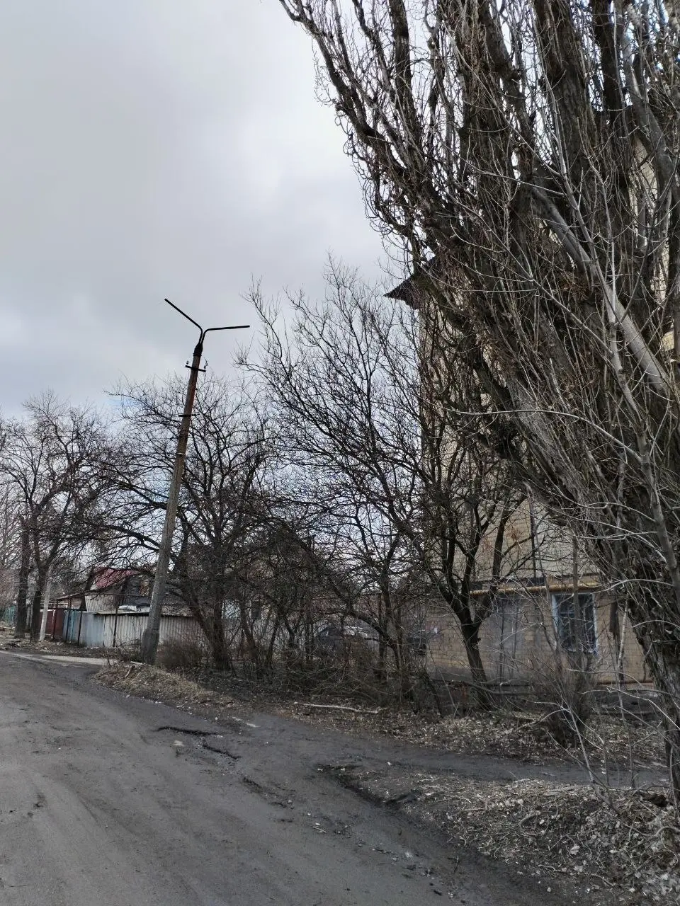 Гвардейка
п. Крупской, на обочине дороги, между домами Тухачевского 17,19. | Сетка — социальная сеть от hh.ru