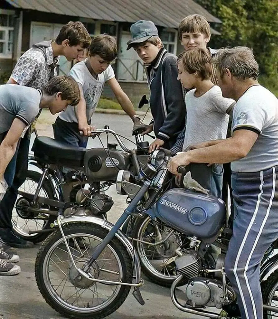 Мотосекция в пионерлагере "Юность" московского завода "Эра", 1985 год. | Сетка — социальная сеть от hh.ru