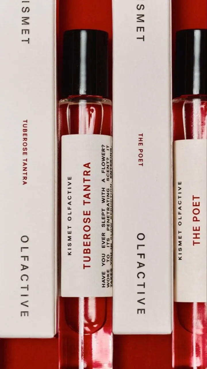 Нашла бренд, у которого каждый продукт рассказывает историю.
Kismet Olfactive — парфюмерная студия из Нью-Йорка, основанная Shabnam Tavakol | Сетка — социальная сеть от hh.ru