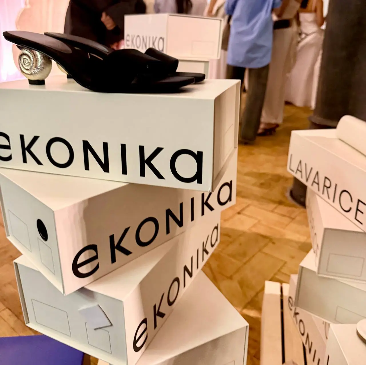 Ваш админ едет с презентации коллаборации EKONIKA x Lavarice | Сетка — социальная сеть от hh.ru