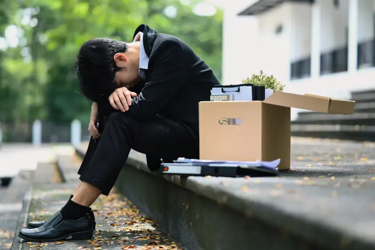 Влияние искусственного интеллекта на рынок труда - углубленное исследовани:
Согласно отчетам, искусственный интеллект ежемесячно уничтожает около 16,000 рабочих мест в США, и поколение Z ощущает после... | Сетка — социальная сеть от hh.ru