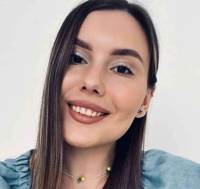 Яна Шипунова