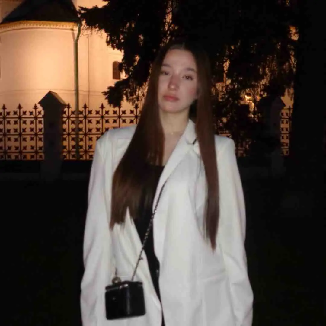 Арина Лысак