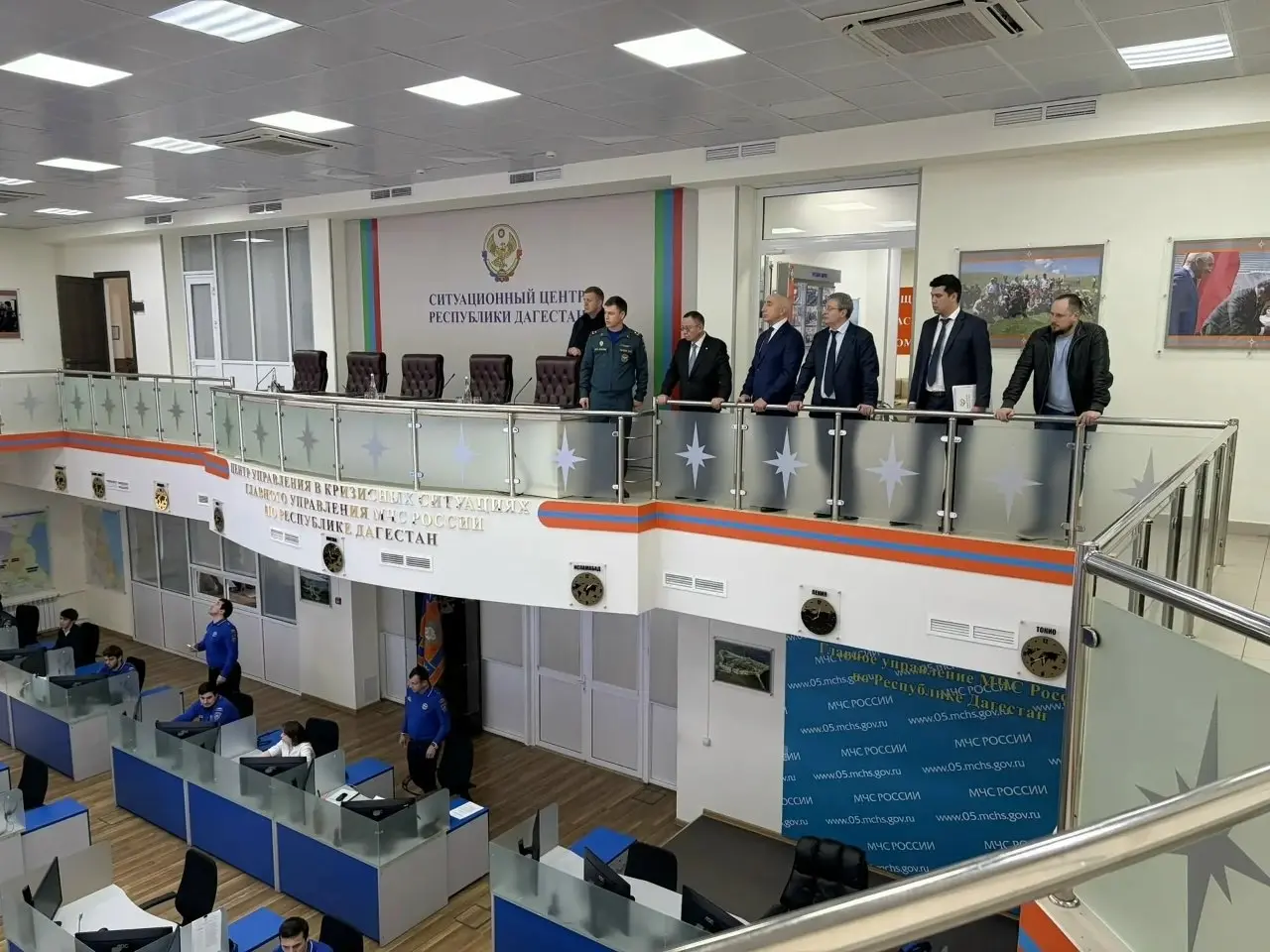 Глава Минстроя России Ирек Файзуллин посетил Ситуационный центр МЧС в Дагестане в рамках рабочей поездки в составе правительственной комиссии по ликвидации последствий паводков в республике
Министр оз... | Сетка — социальная сеть от hh.ru