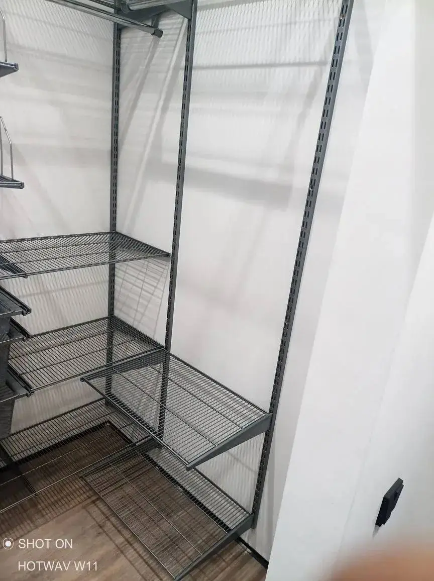 👗 Порядок в доме начинается с отдельной гардеробной 👚
Знакомо чувство, когда одежда вроде есть, а надеть нечего — просто потому что невозможно ничего найти?
Гардеробная, спроектированная под ваши прив... | Сетка — социальная сеть от hh.ru