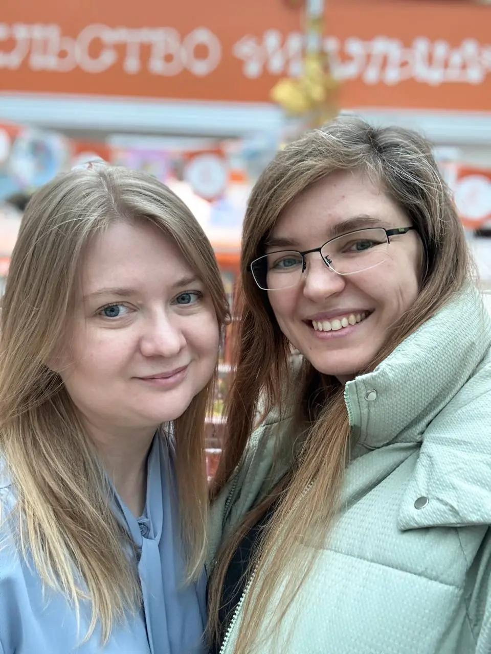 Сегодня после института я забежала на nonfiction. И шла я туда вроде бы по простому делу — передать свои открытки и стикеры на стенд Института бизнеса и дизайна | Сетка — социальная сеть от hh.ru