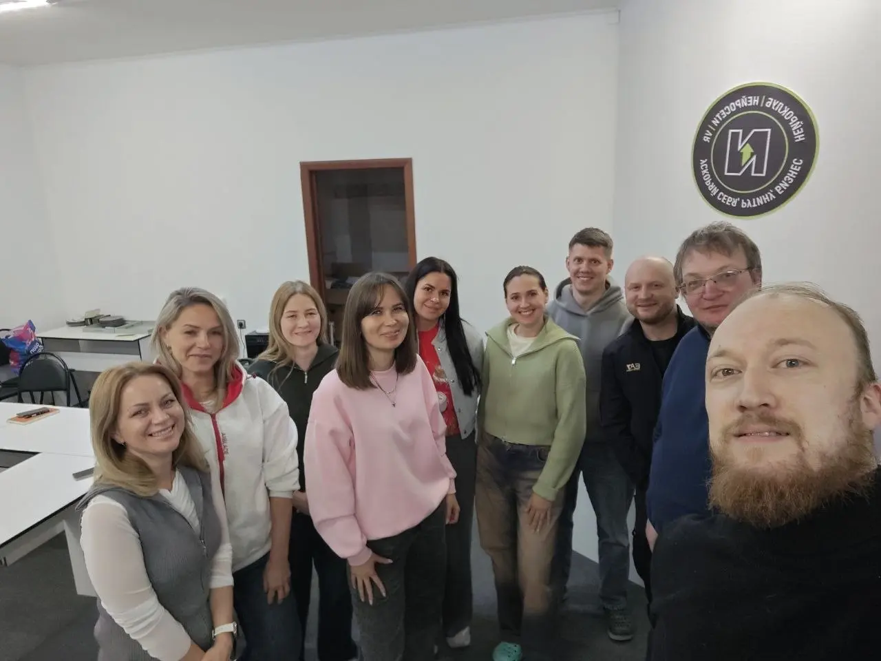🔥 Нейросети для селлеров: как автоматизировать бизнес на Wildberries и Ozon?
Вчера прошел мощный оффлайн мастер-класс для продавцов маркетплейсов | Сетка — социальная сеть от hh.ru