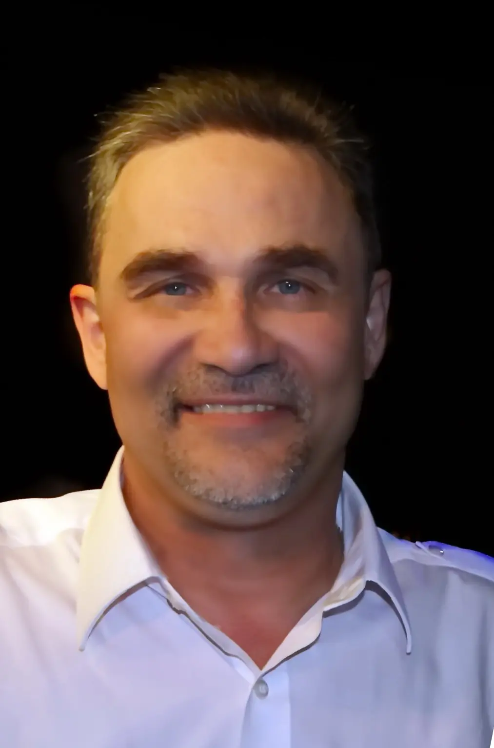 Александр Артемьев