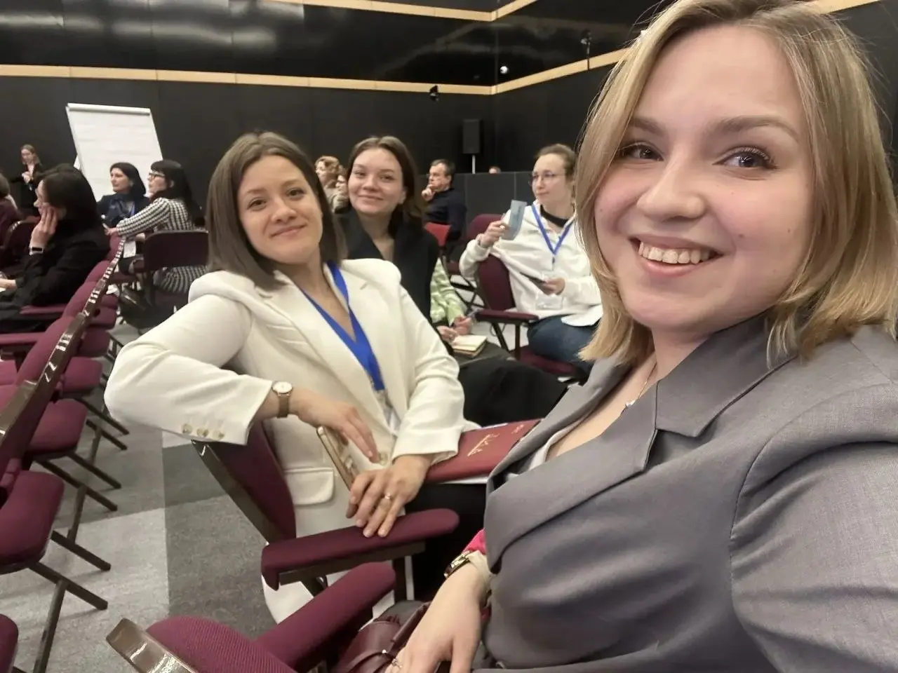 Сегодня А.Н.Т. на
X Международном Форуме Труда
Представители власти, бизнеса, образования и профсоюзов собрались, чтобы обсудить, каким станет рынок труда завтра | Сетка — социальная сеть от hh.ru